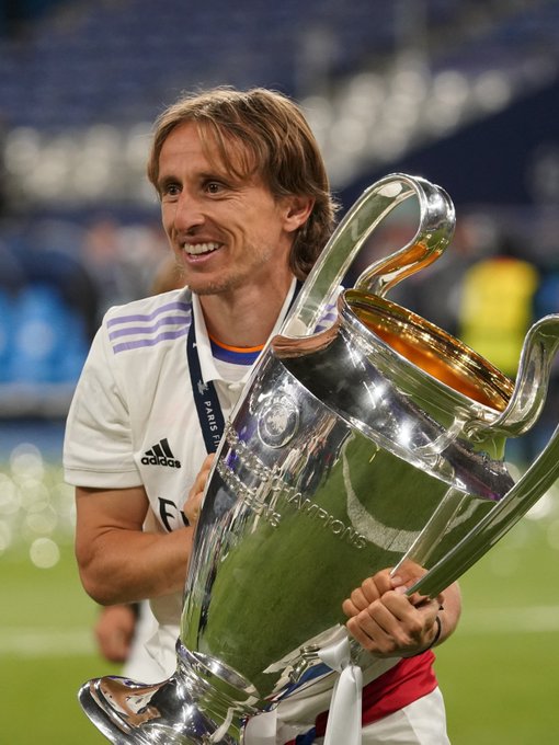 雄鹿队盯上安东尼·戴维斯？交易传闻引发联盟关注