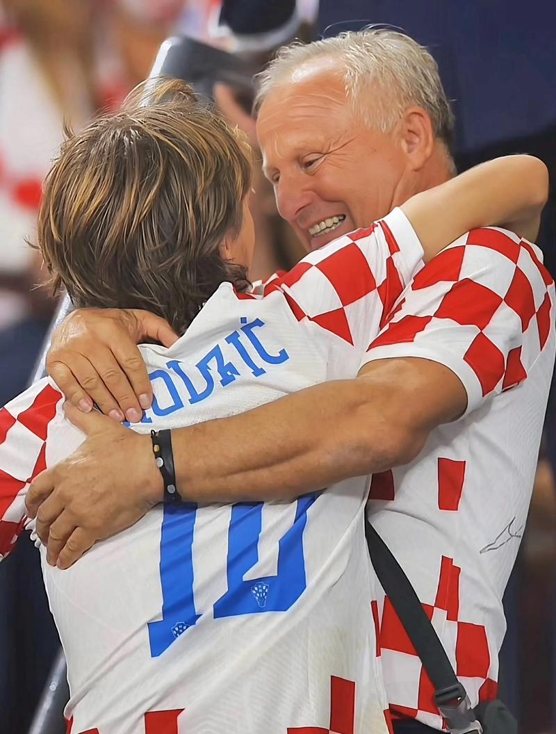 绝杀+读秒绝杀！英超踢疯了！欧冠球队翻盘拒绝爆冷