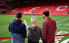 劳塔罗飞铲罗伯逊染黄，国米战利物浦上半场13分钟现争议